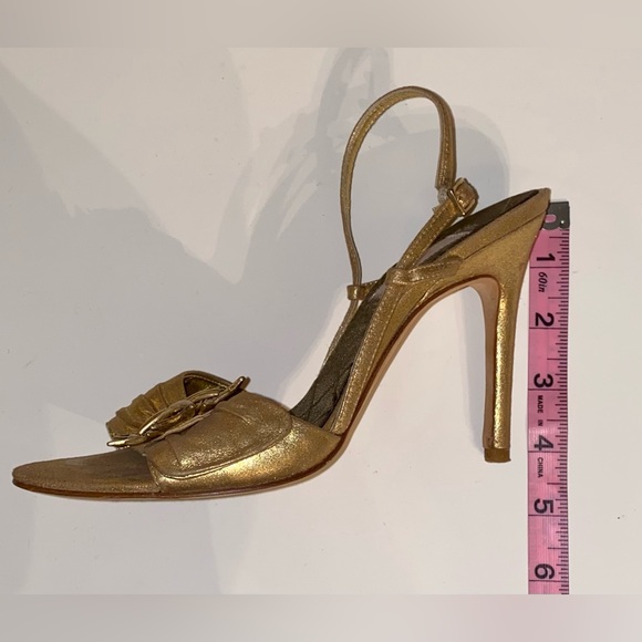π Gold slingback starburst stilettos by Jennifer Lopez - Picture 7 of 9